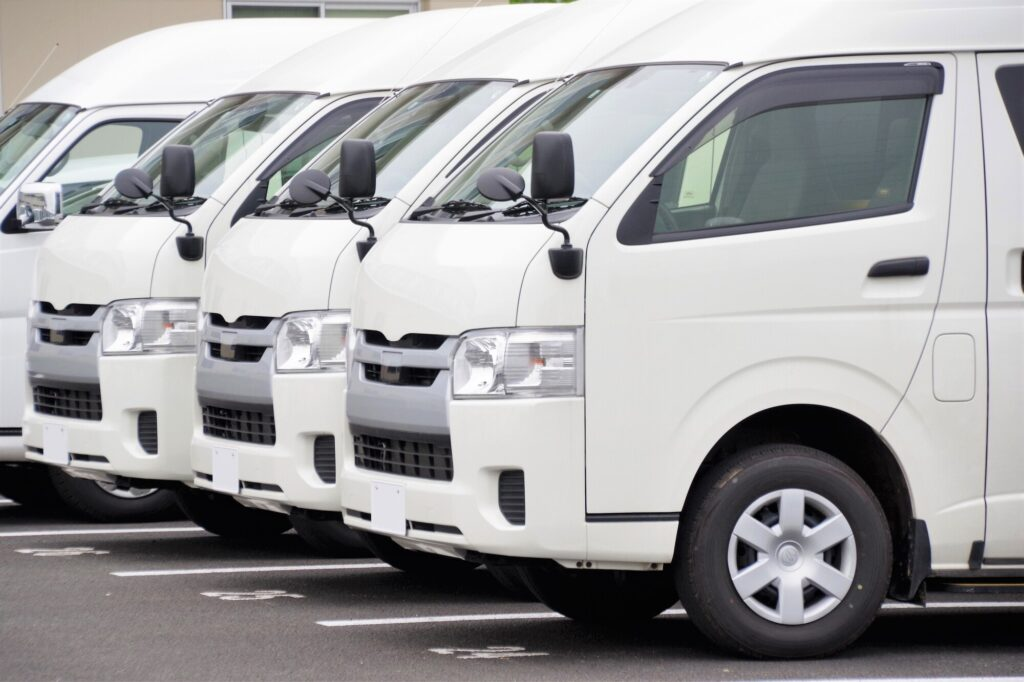 ロケバス手配はこれでOK！マイクロバス 一日レンタルの相場・流れ・注意点