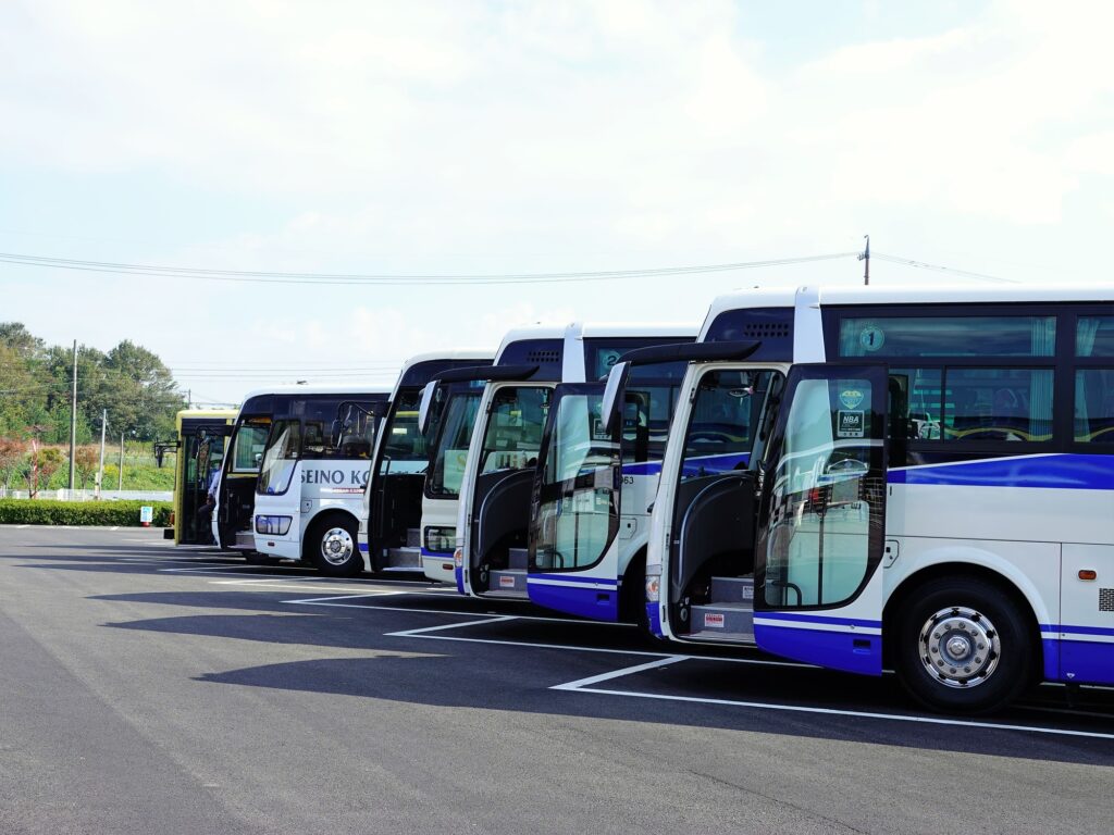 貸切バスの繁忙期はいつ？ロケ・撮影現場でバスを確保するための予約テクニック