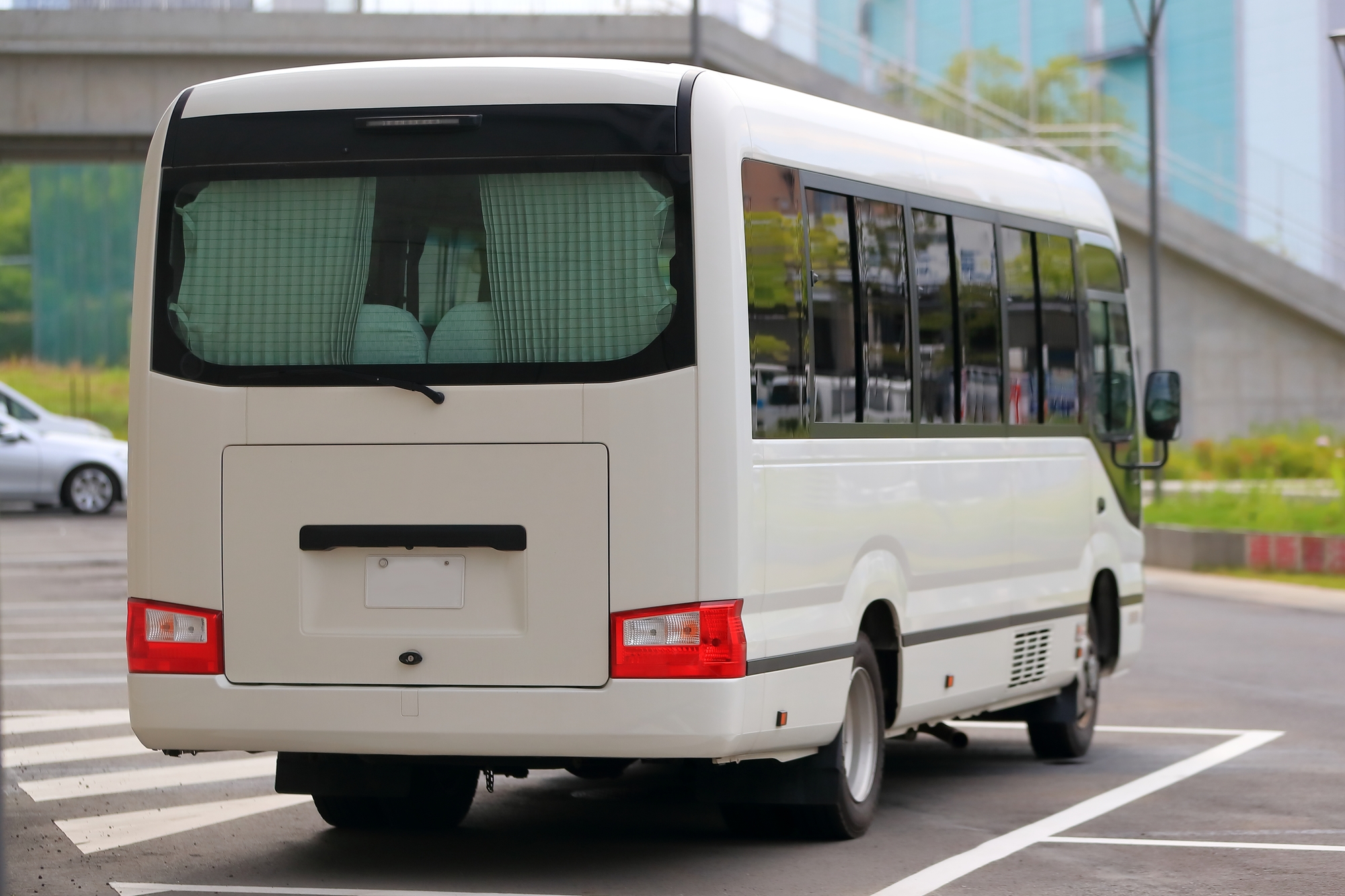 バスのレンタル見積もりで損しない交渉術｜値引きより効く“条件の出し方”とは